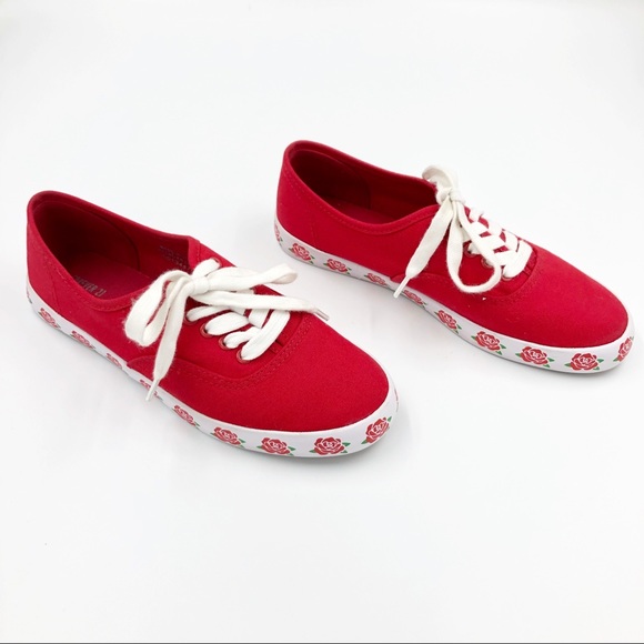 ❤️ Forever21 Red Low Top Rose  print Canvas Sneakers - Picture 2 of 8